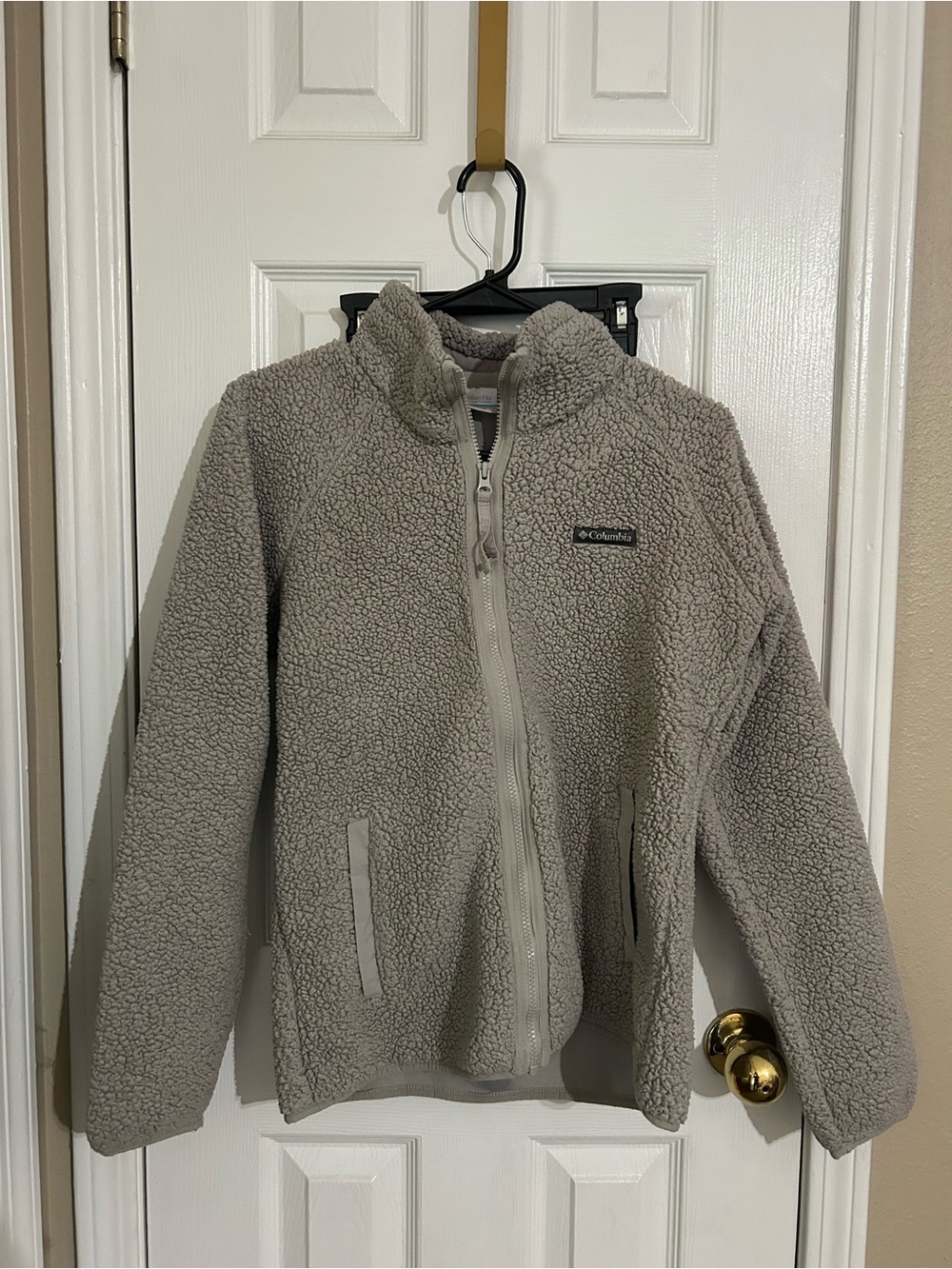 Columbia women’s Light Gray Sherpa Jacket